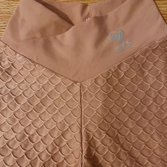 CLS Sportswear Scrunch Butt Leggings - Picture 5 of 5